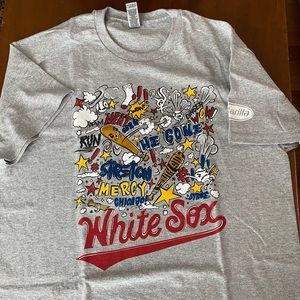 Chicago White Sox commemorative t- shirt. Gildan heavy cotton size M. NWOT.